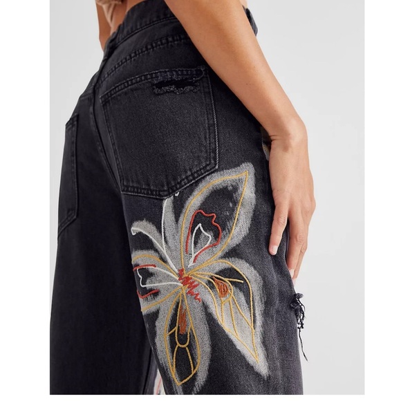 $168 We the Free 24 Butterfly Embroidery Boyfriend-style Jeans Free People Denim - Picture 2 of 5